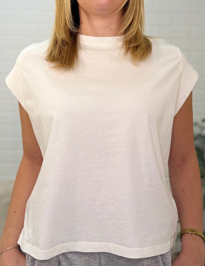 Sleeveless Round Neck Garment Dye Tshirt