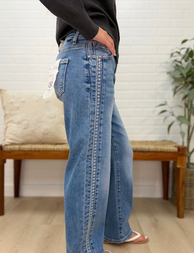 High Rise Ankle Barrel Embroidered Detailed Jeans